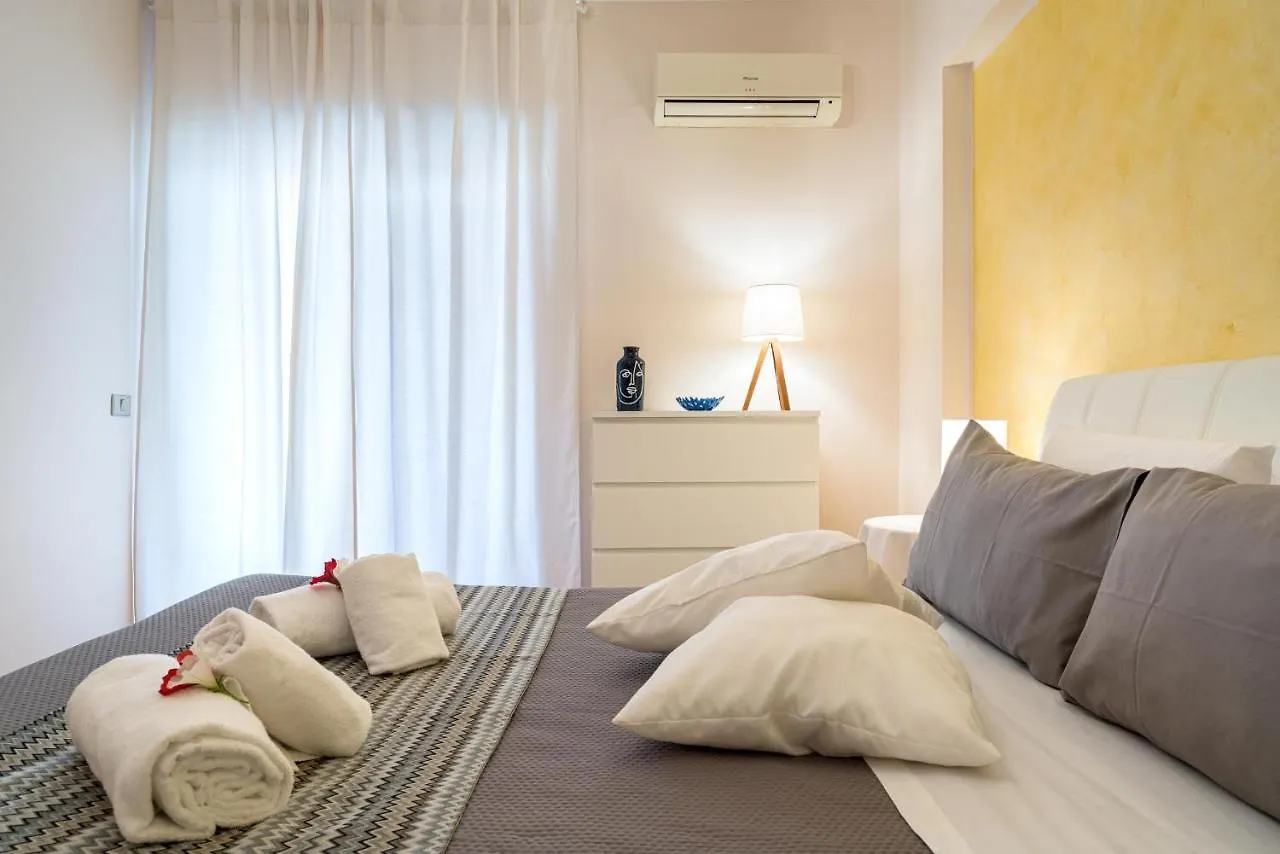 Loft Angolo Sul Mare Letojanni Lägenhet